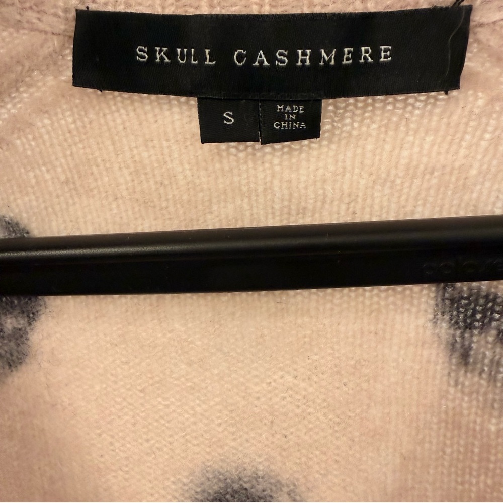 Skull Cashmere Dusty Pink V-Neck Sweater - Picture 2 of 3